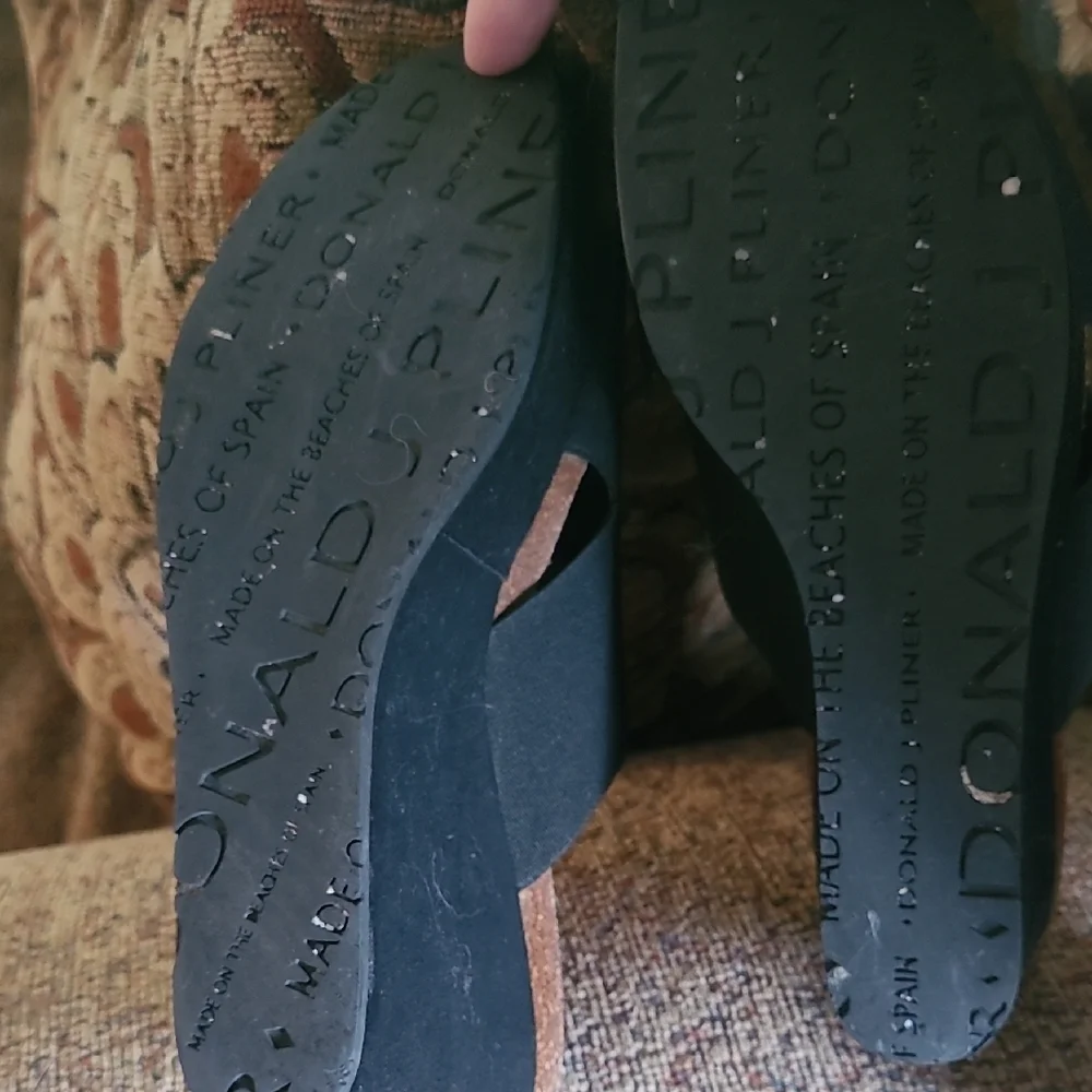 Donald Pliner Black Wedge Shoes with Slip-On Design - Picture 6 of 7
